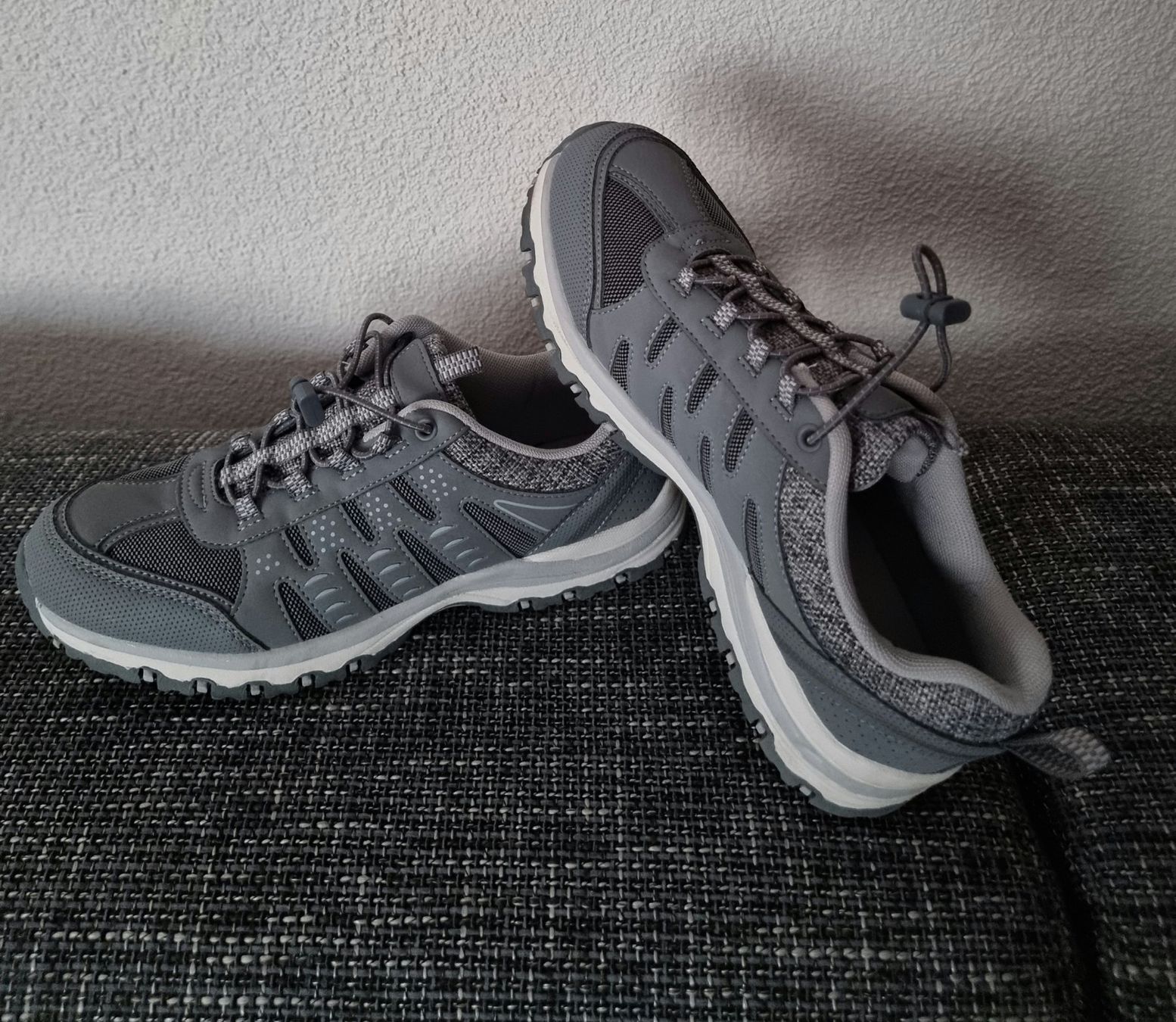 Scarpe da donna: Turnschuhe grau,Gr.39 – Nuovo (secondo la descrizione) da Frauenfeld venduto da Bleeddragon