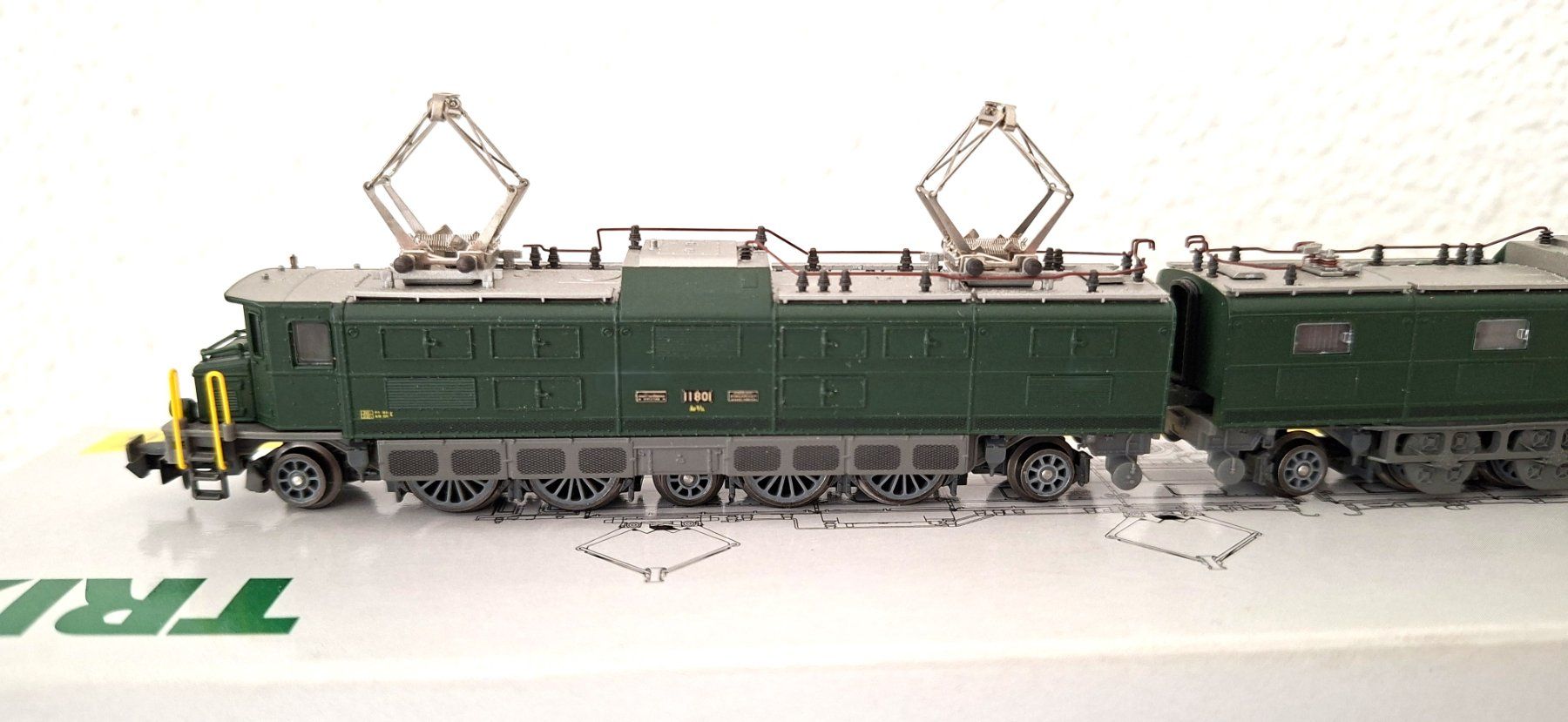 Trix Modellini di ferrovie: Minitrix Ae 8/14 SBB 12426 Analog – Usato da Biberist venduto da Ntrains 4