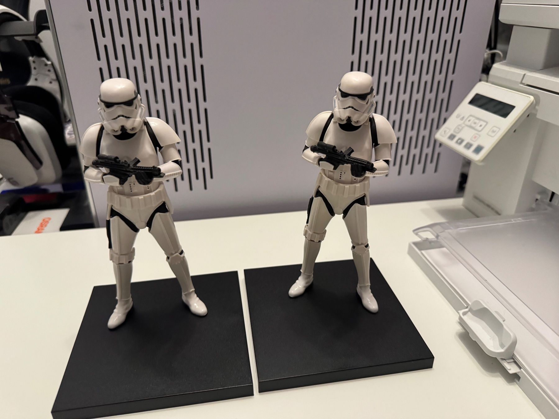 Star Wars Statuette: Star Wars Stormtrooper Kotobukiya Two Pack ArtFX+ Figur – Usato da Burgdorf venduto da Caradhras 2