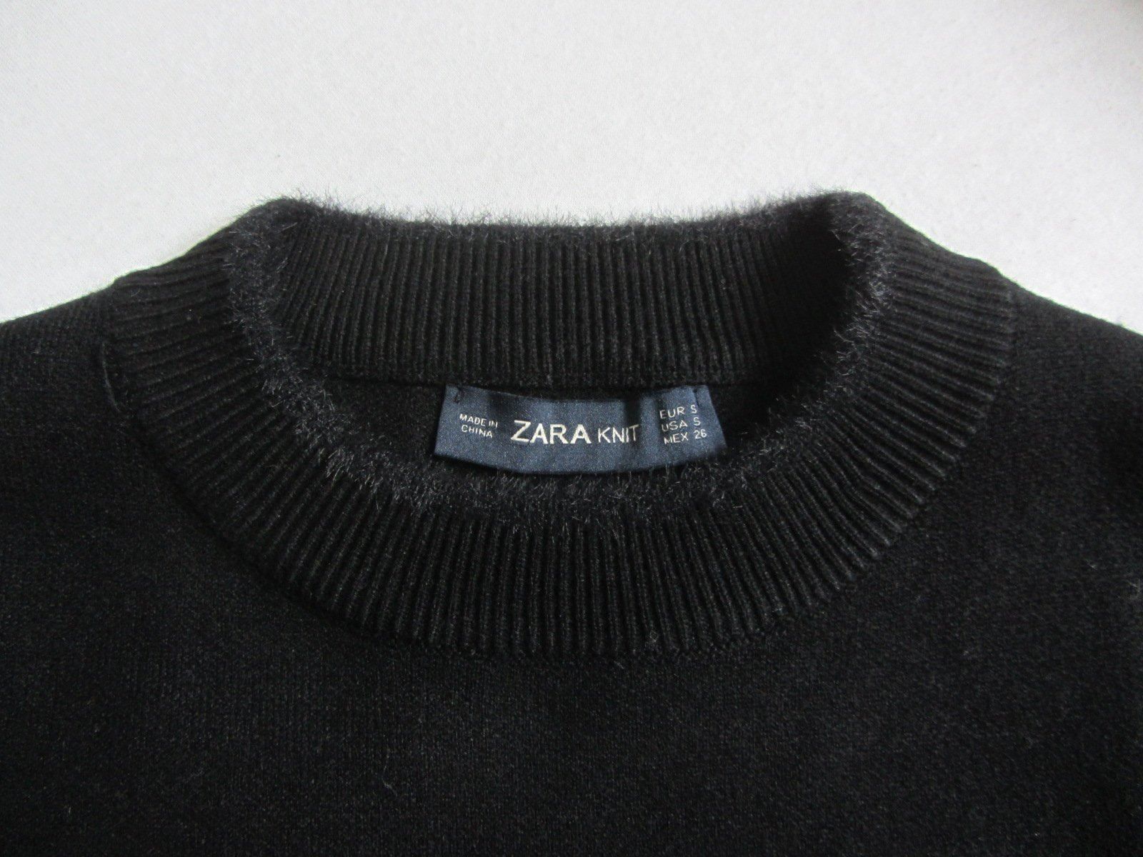 Zara T-shirt: ZARA - T-Shirt schwarz S – Usato da Zürich venduto da Diazaio 2