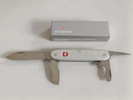 Couteau Electrician Victorinox  Modèle argenté comme Neuf