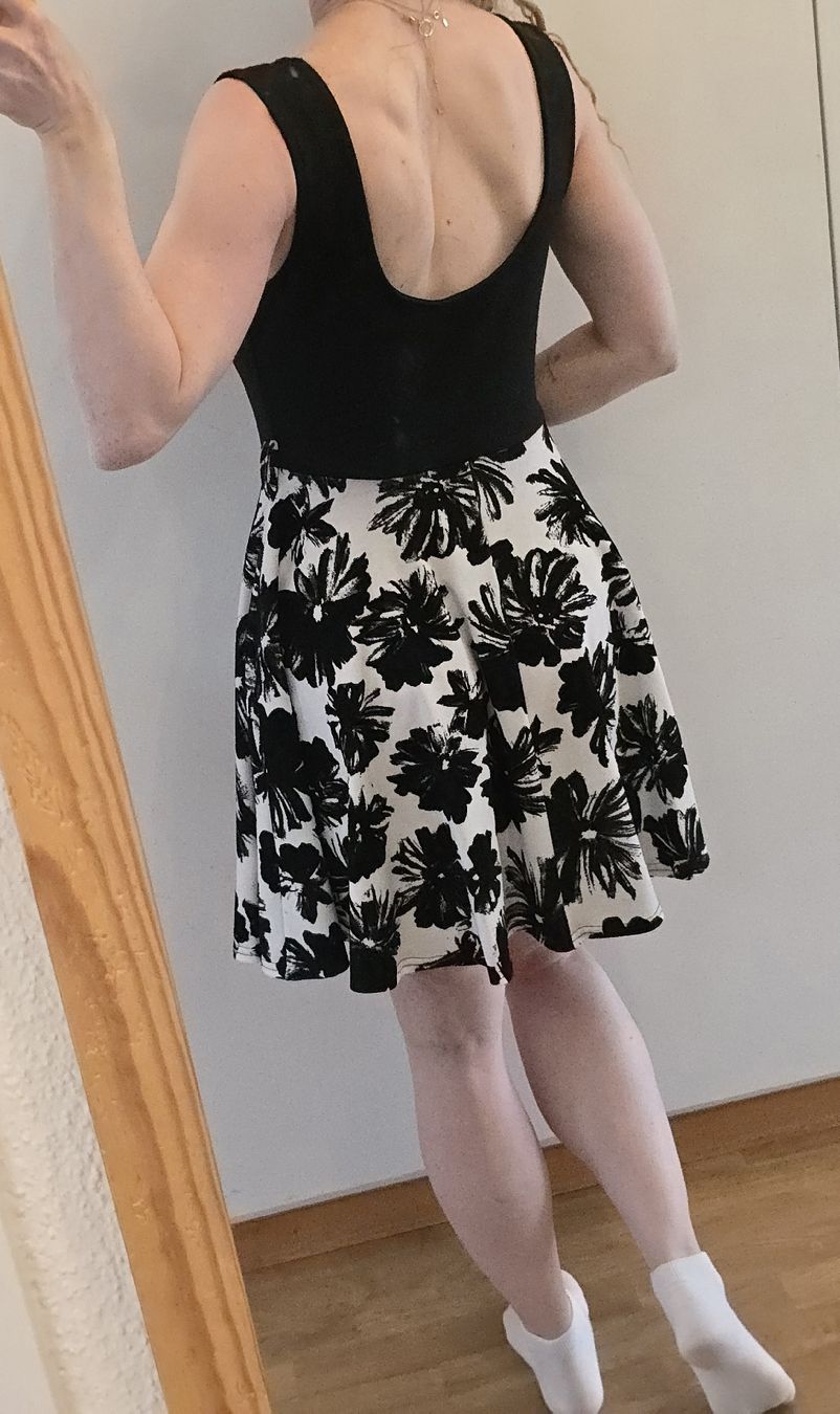 Vestiti: Kleid schwarz/weiss Grösse S/36 – Usato da Buchberg venduto da MaddieF 1