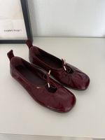 Ballerinas ‚Rosalind‘ von Alohas, Gr. 38 in Patent Burgundy