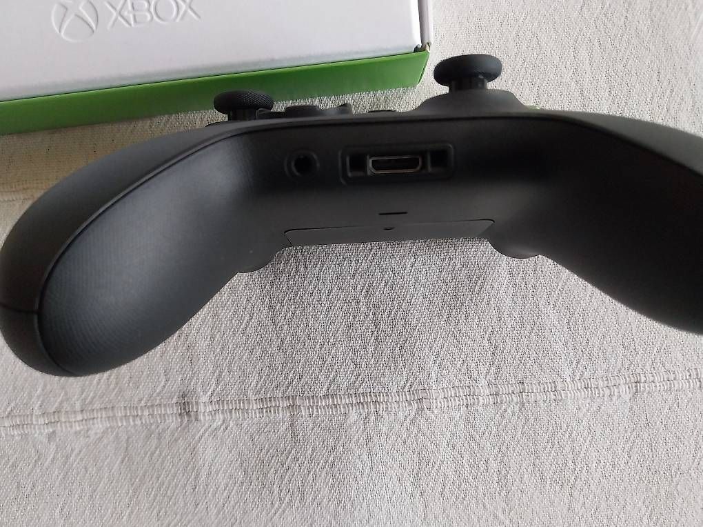 Microsoft Console: Microsoft Xbox Wireless Controller - Carbon Black – Usato da Schwaderloch venduto da bademeister79 3