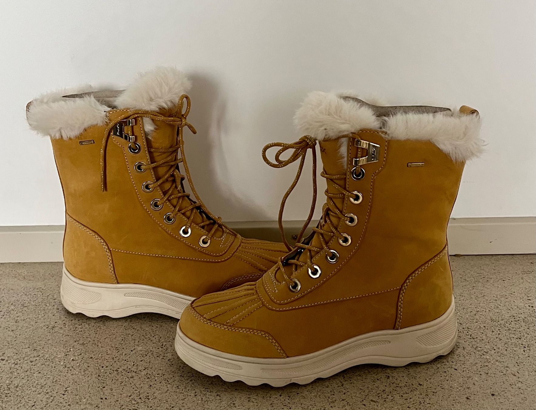 Geox Scarpe da donna: Snowboot Hosmos Geox Neu – Nuovo e nell'imballaggio originale da Zürich venduto da Jaskam