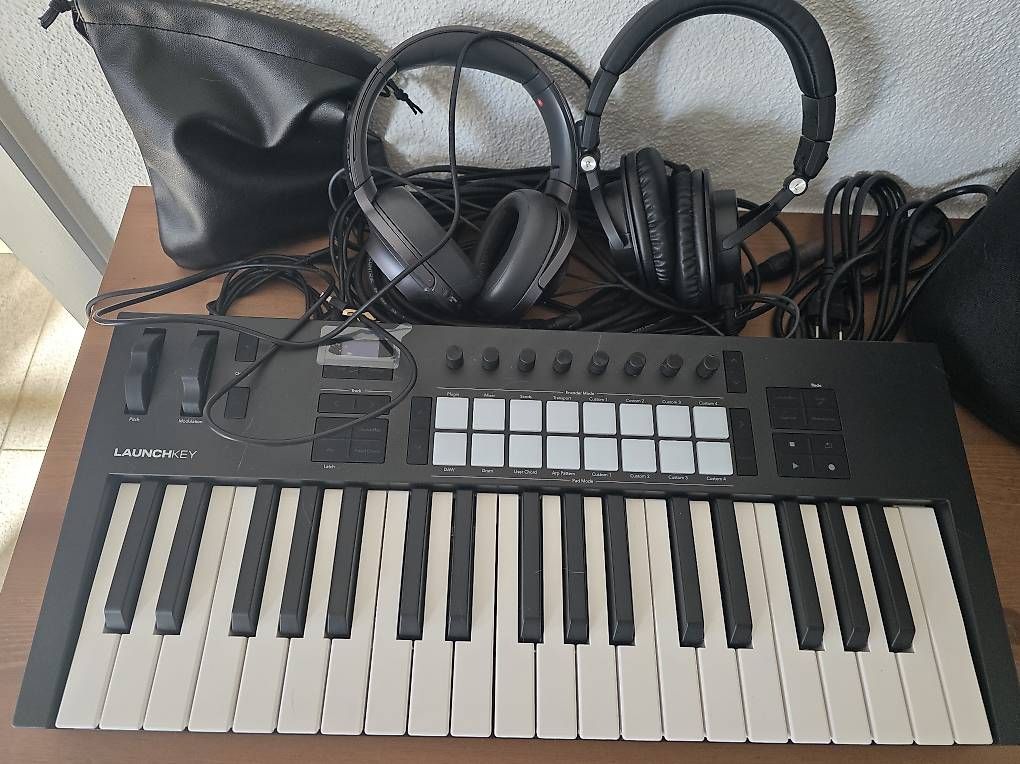 Instruments de musique: Novation Launchkey 37 MK4 MIDI Keyboard  – Neuf avec emballage d'origine à Arnegg par sha_576r