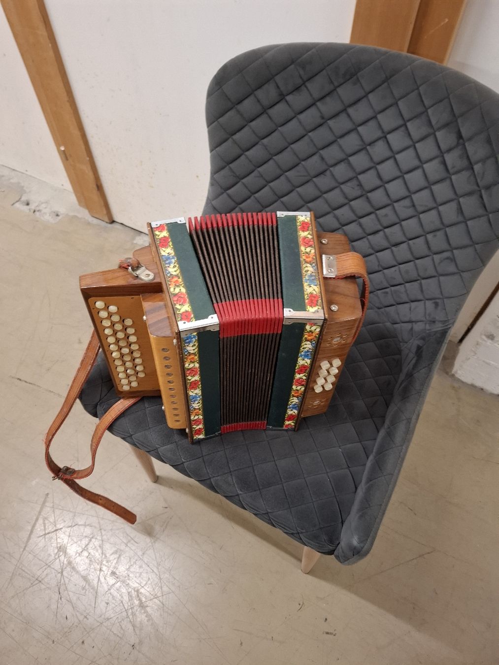 Musikinstrumente: schwyzerorgei – Gebraucht aus Villeneuve von BibiVintage 4