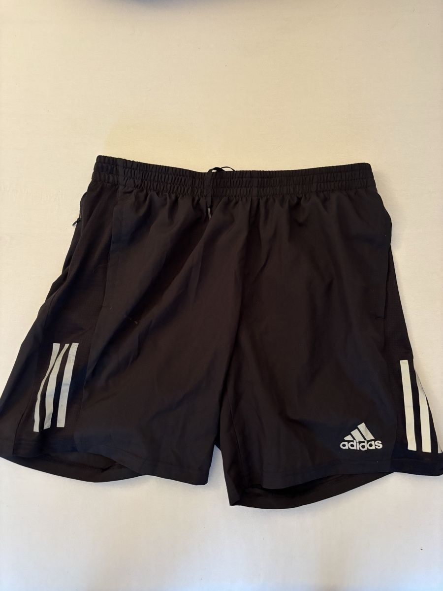 Pantaloni: Adidas Shorts – Usato da Zürich venduto da Niklaus97