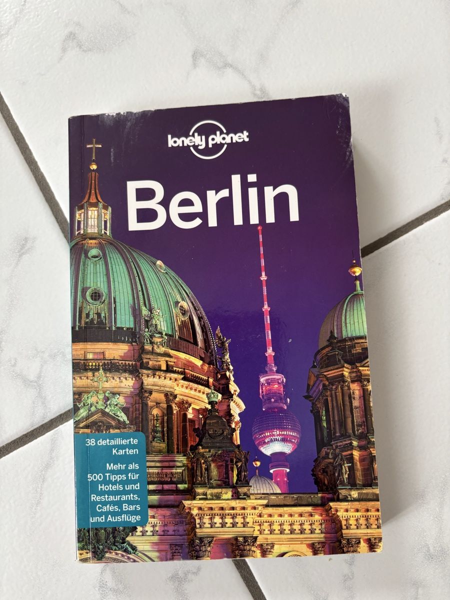 Libri: Libro Berlin  – Nuovo (secondo la descrizione) da Schwyz venduto da Francesca54