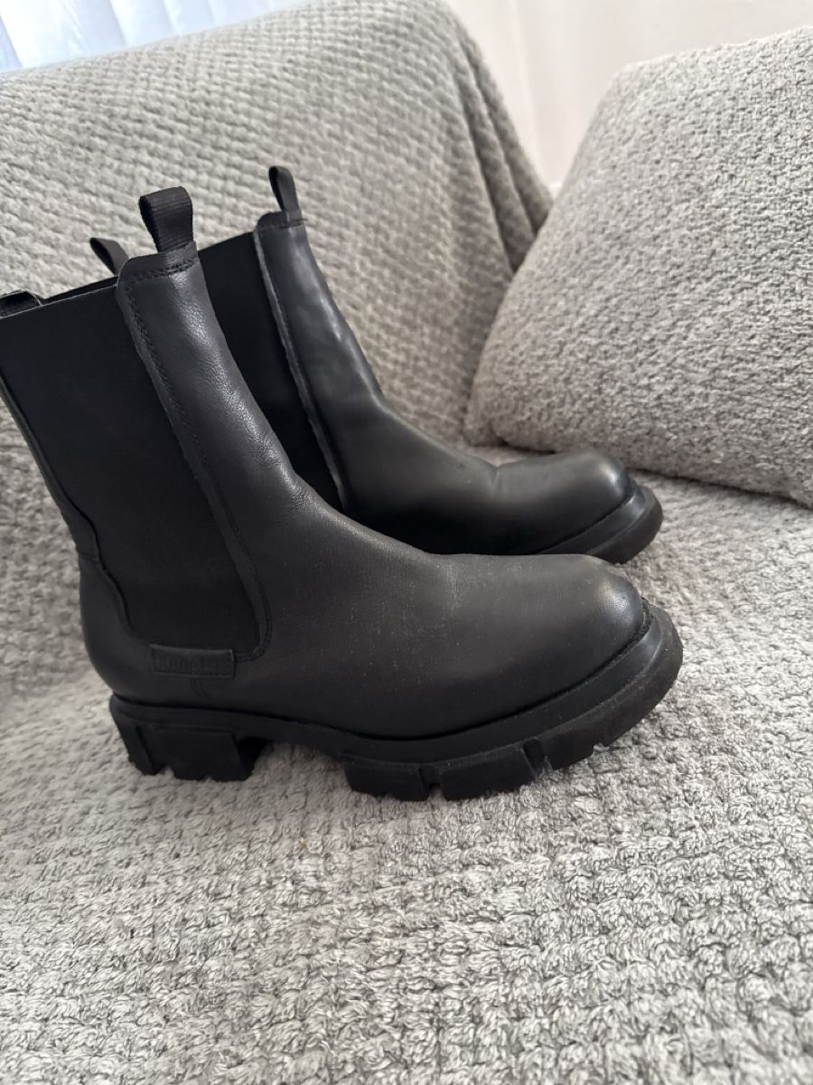 Bugatti Scarpe da donna: Schwarze Leder Chelsea Boots 37Gr – Usato da Winkel venduto da Olirickli05 2