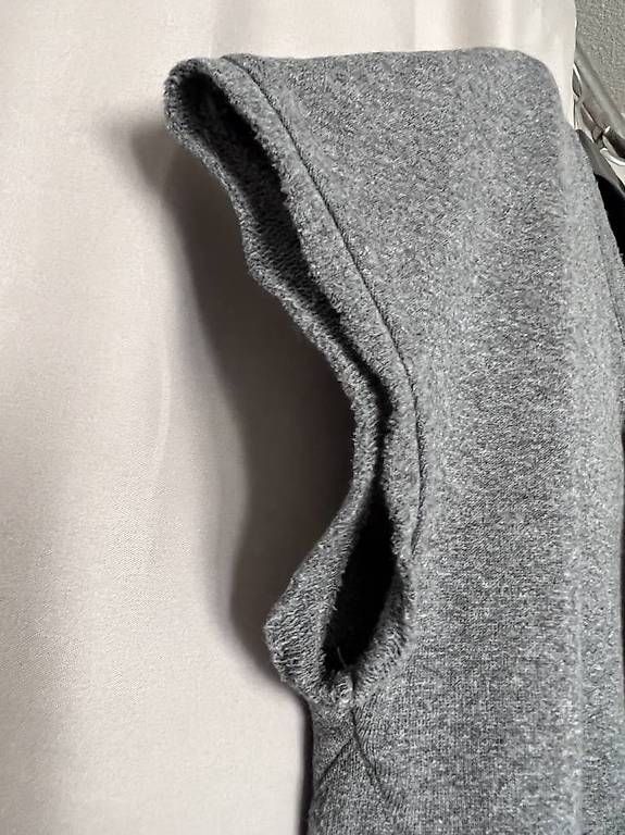 Maglioni & Felpe: Sweat gris Guy Laroche taille L – Usato da Versoix venduto da L_armoire_d_isa 4