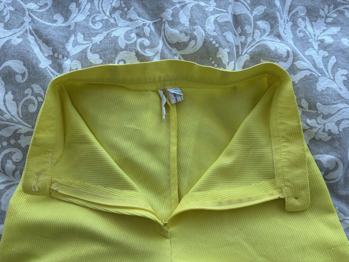 Pantaloni: gelbe hosen Gr. 32 – Usato da Rümlang venduto da euqinom16 4
