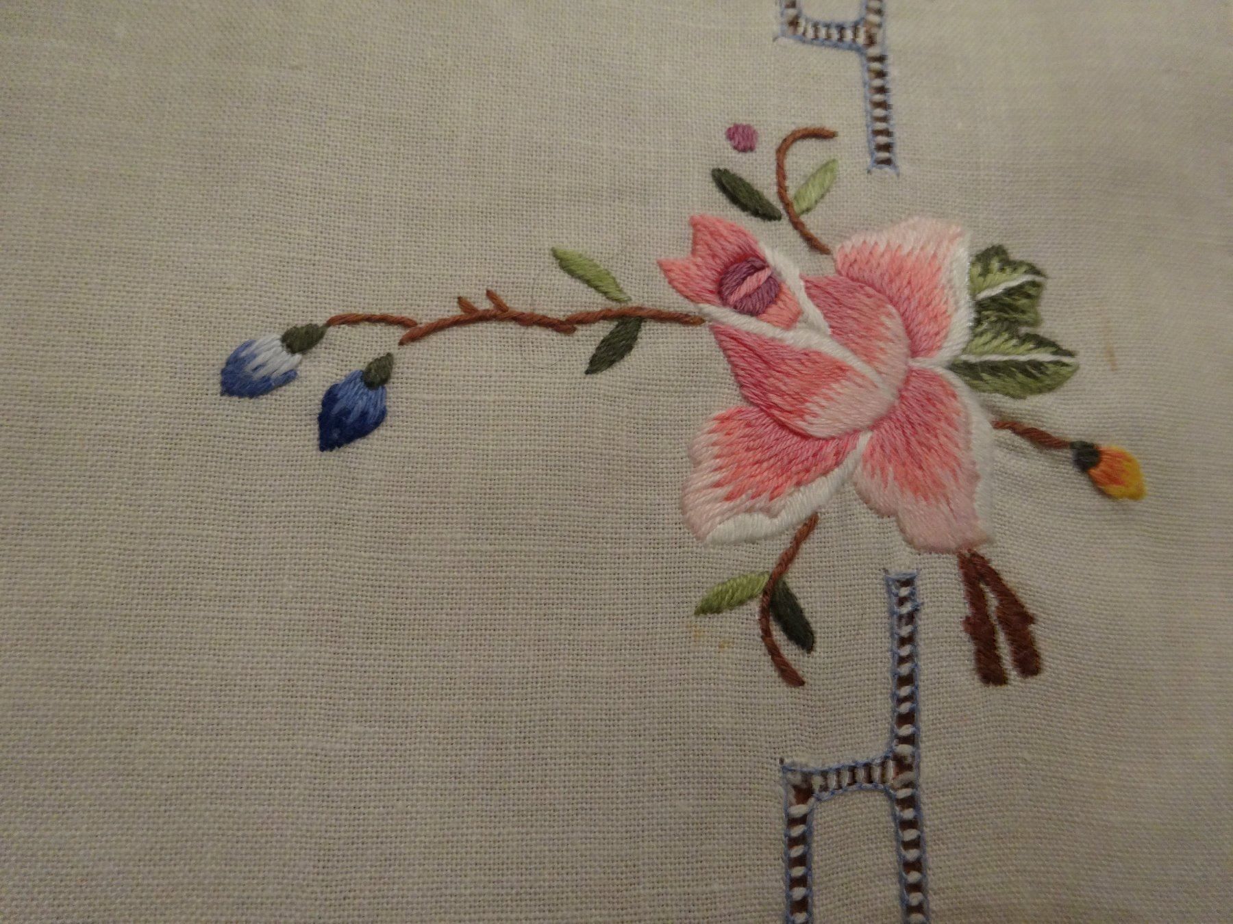 Alle Dekorationen: Napperon avec jolies broderies – Neu und originalverpackt aus Biel/Bienne von milamila02 2