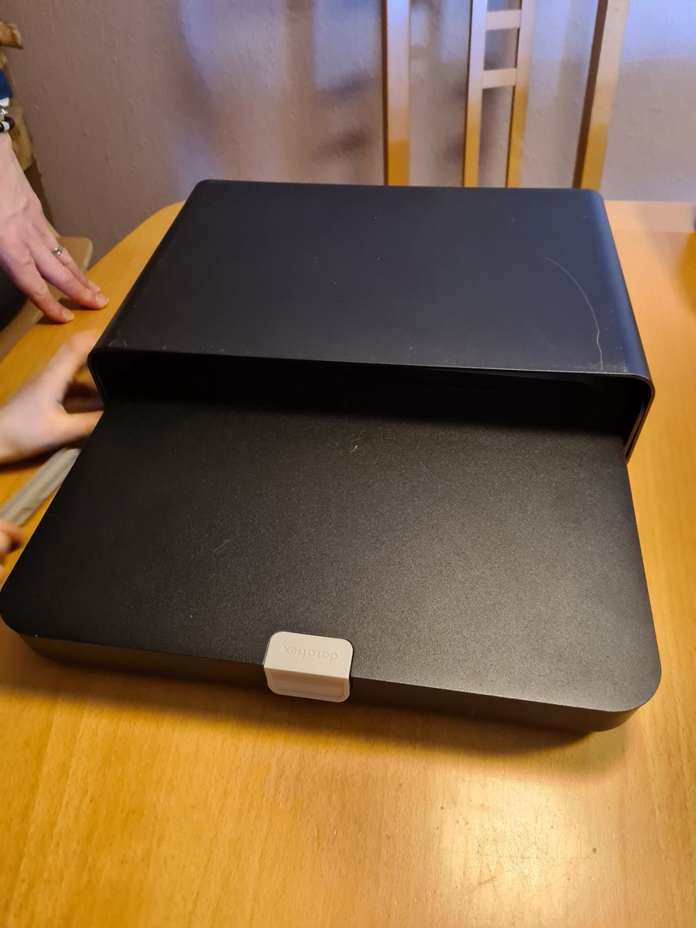Staffa per monitor: DATAFLEX Addit Bento Rehausseur d'écran et boîte Bento – Usato da Nyon venduto da Dap_j77s 7