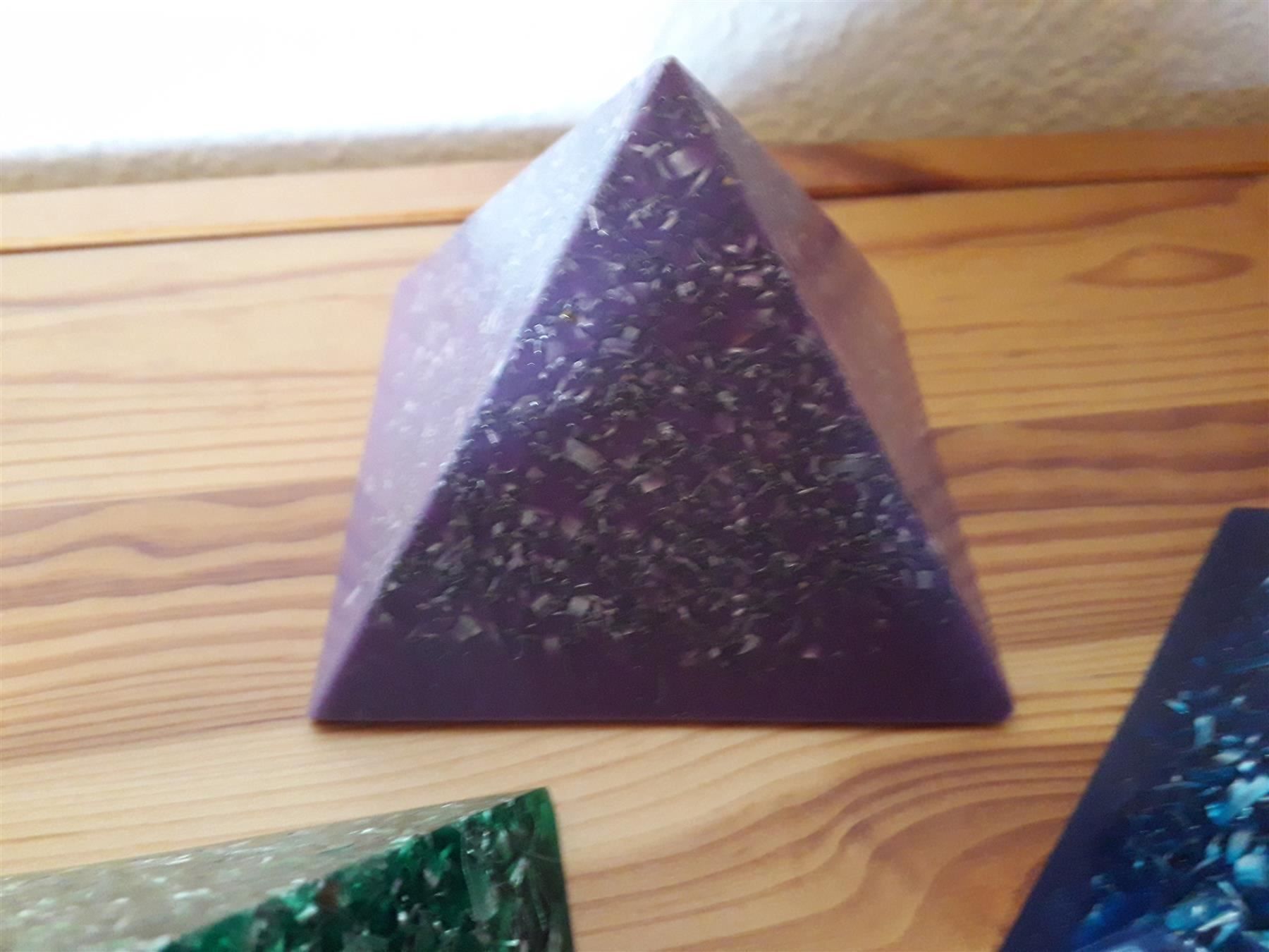 Edelsteine: ORGONIT Pyramide Medium * Bergkristall – Neu und originalverpackt aus Aeschi b. Spiez von KRONLICHT 4