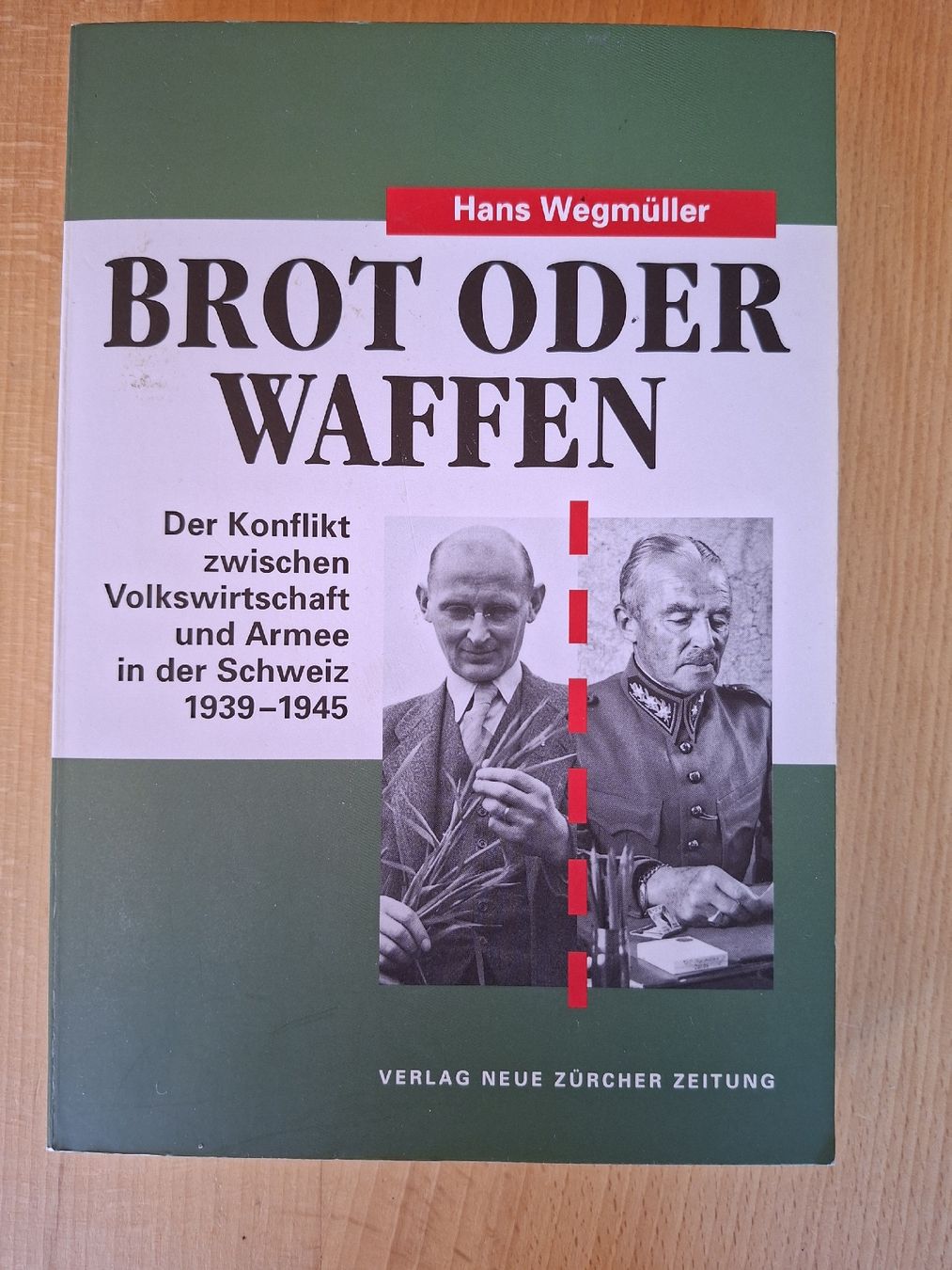 Libri: Buch,  Brot oder Waffen – Usato da Schwanden Sigrisw venduto da len_9yqg