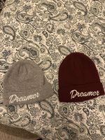 Winter Mütze Set: Grau & Weinrot "Dreamer" Schriftzug