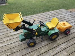 Tret-Traktor John Deere mit Frontlader und Anhänger