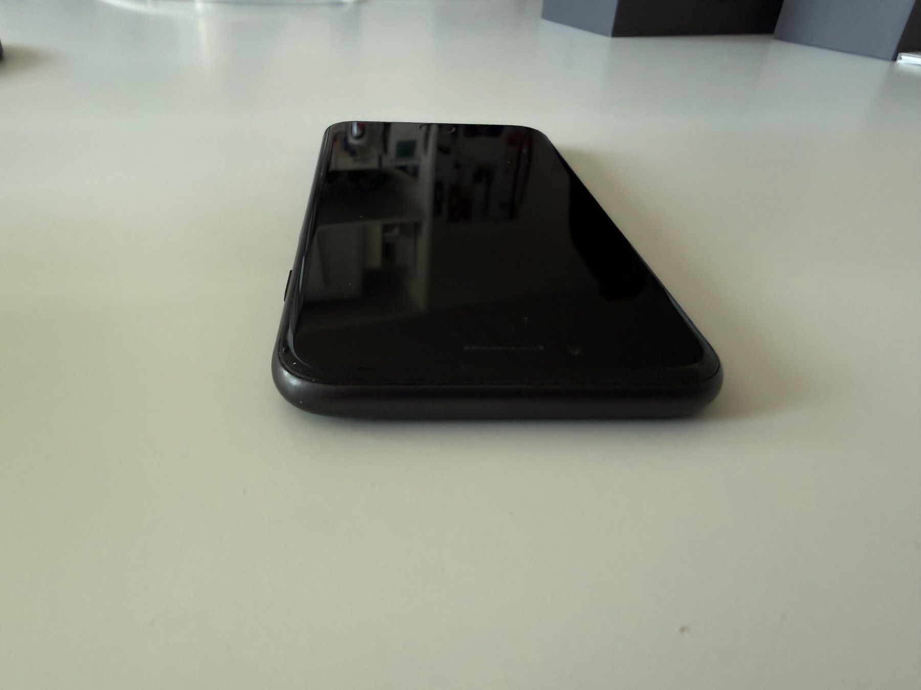 Apple Telefoni cellulari / Smartphones: iPhone 8 schwarz 64GB guter Zustand – Usato da Gachnang venduto da Recto118 8