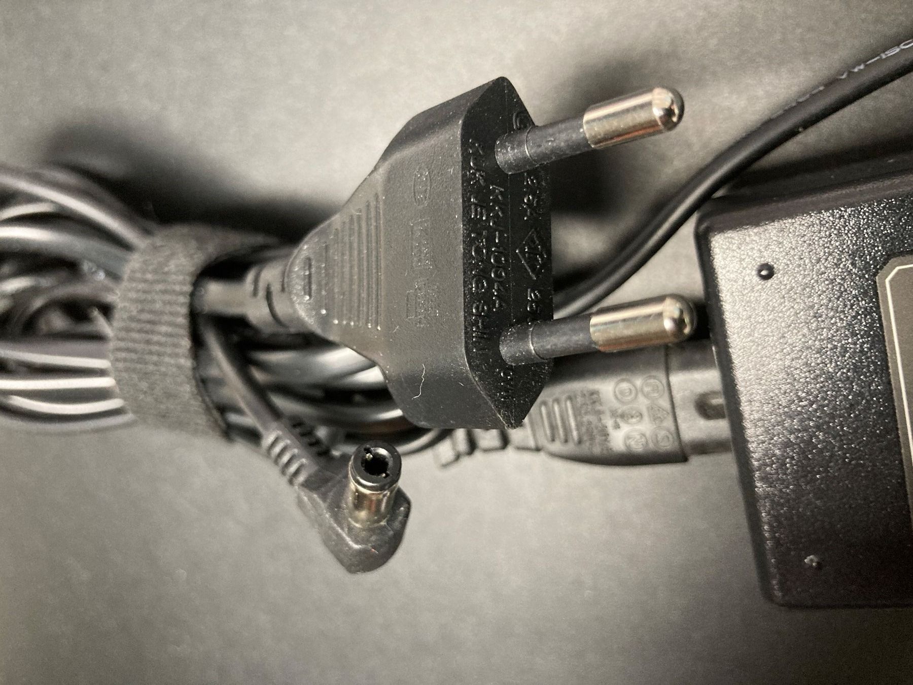 Unità & Adattatore: TORIENTECH AC/DC Adapter – Usato da Lüsslingen venduto da Piper 1