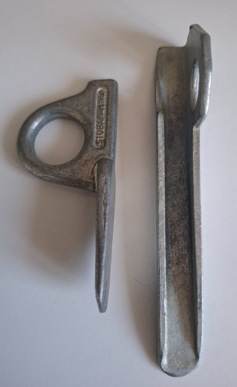 Ferramenta: Bergsteigen 6 Felshaken und Hammer – Usato da Grenchen venduto da Schlussliecht 1