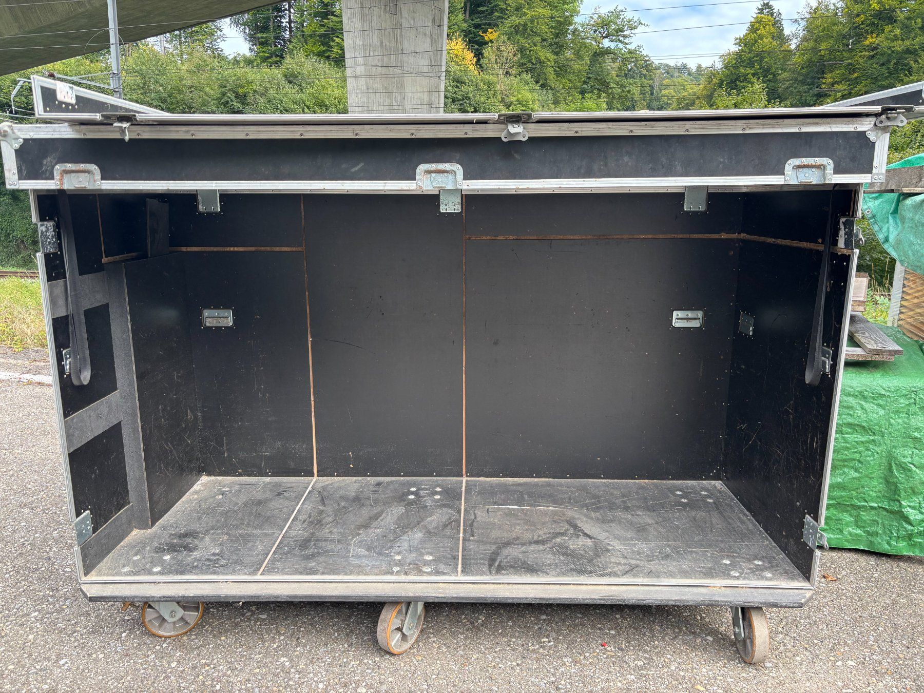 Transportkisten: Case Robuste Transportkiste / auf RollenWickinger mit Rollen – Gebraucht aus Kemptthal von strobanaturbaustoffe 3