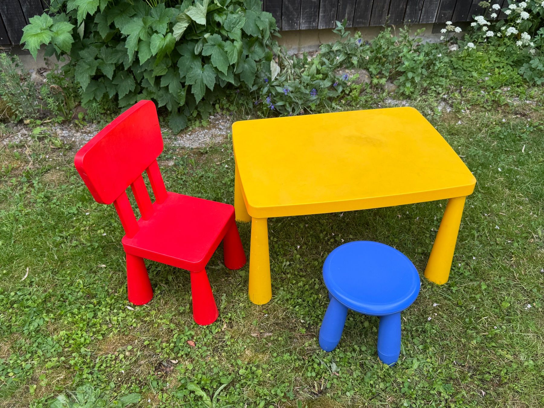 Ikea Set di tavolo e panche: IKEA Kindertischgarnitur – Usato da Hettlingen venduto da Giratar