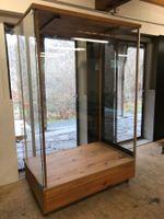 Grosse Vitrine, Holz/Glas