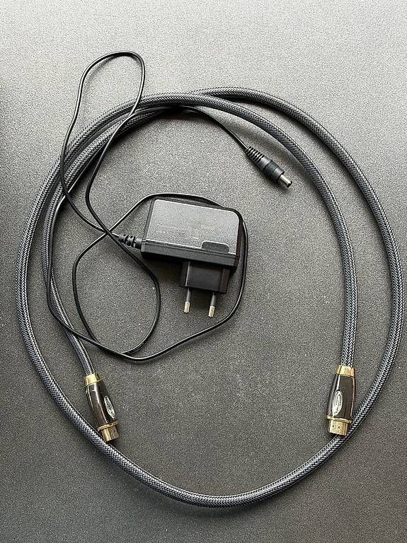 Systèmes audio & multimédias: Panasonic, Blueray-Player und HDMI-Kabel – D'occasion à Schwanden GL par Sedona-3 3