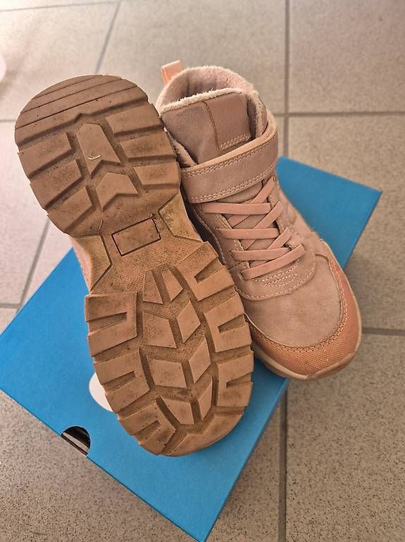 Scarpa Scarpe per ragazzi: Scarpe bambina foderate – Usato da Vacallo venduto da for_Alessandra78 2
