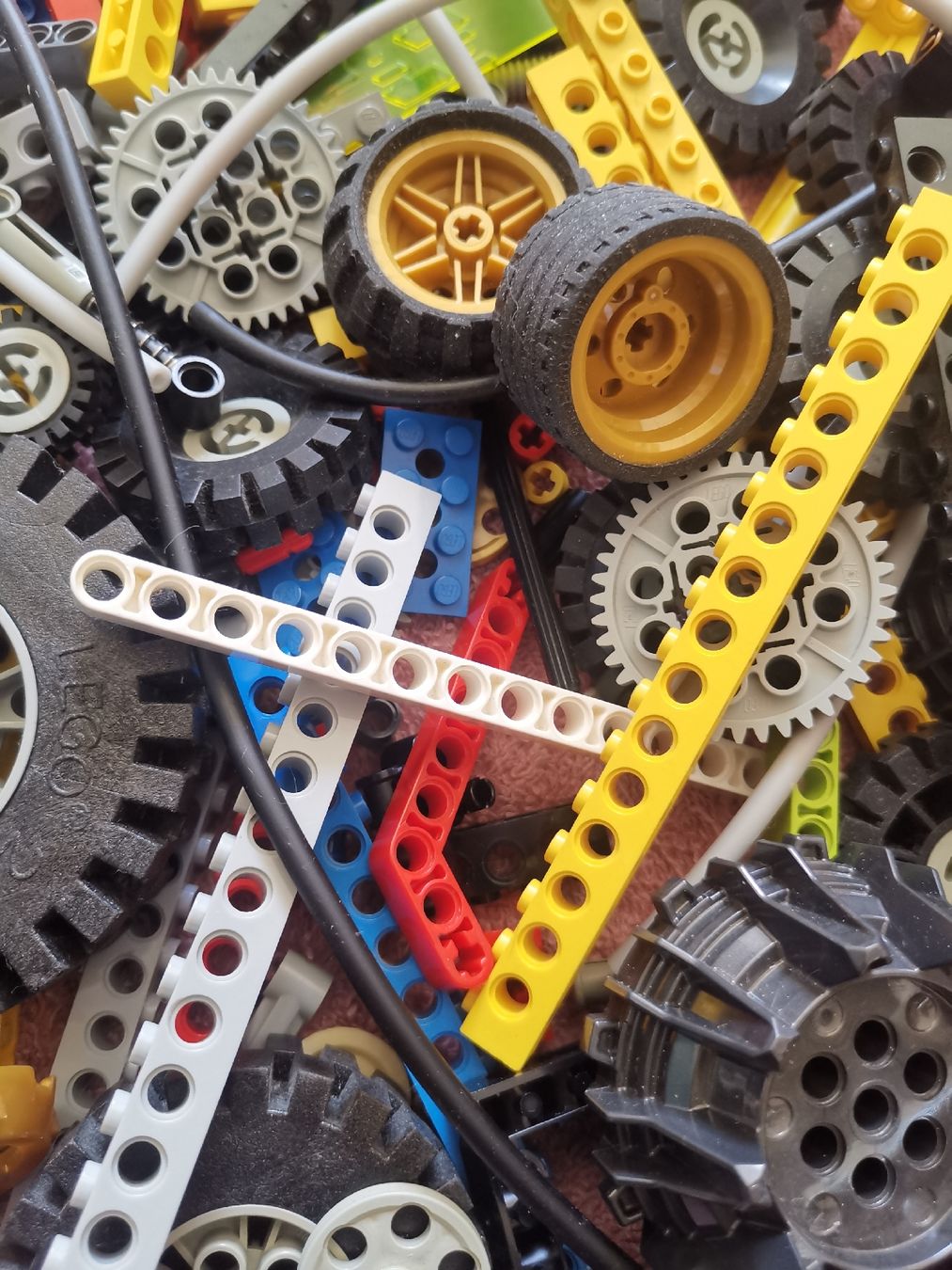 Lego Jouets: Lego Technik Teile knapp 2 Kilo – D'occasion à Effretikon par Superkarin7 3