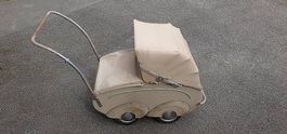 Antiker Kinderwagen aus 50-er Jahren