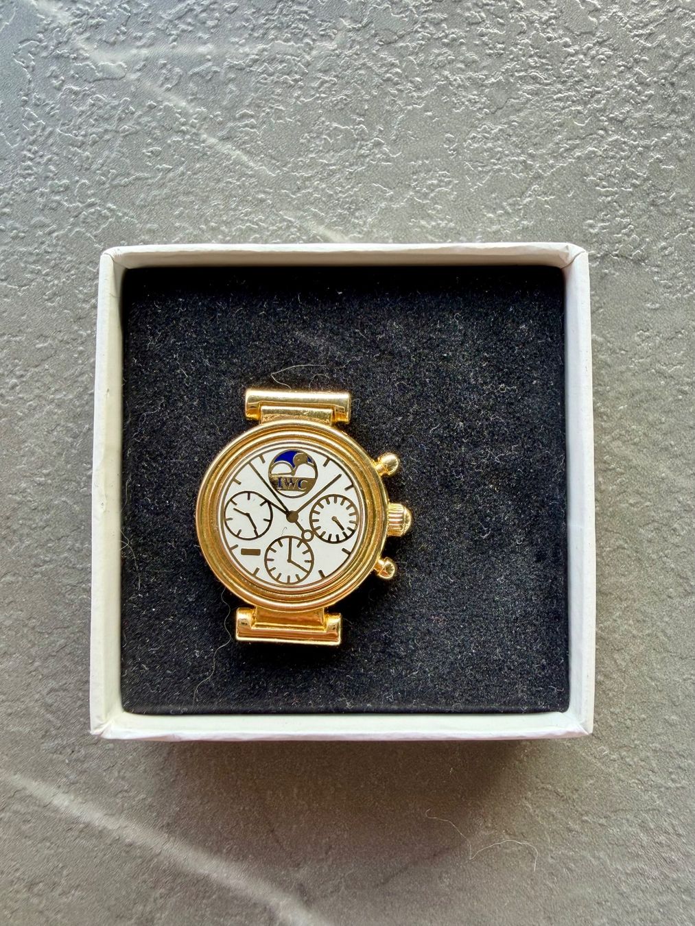 Spille & Fermagli: IWC Pin/Anstecker Da Vinci Chronograph – Nuovo (secondo la descrizione) da Zürich venduto da ele_w6ts