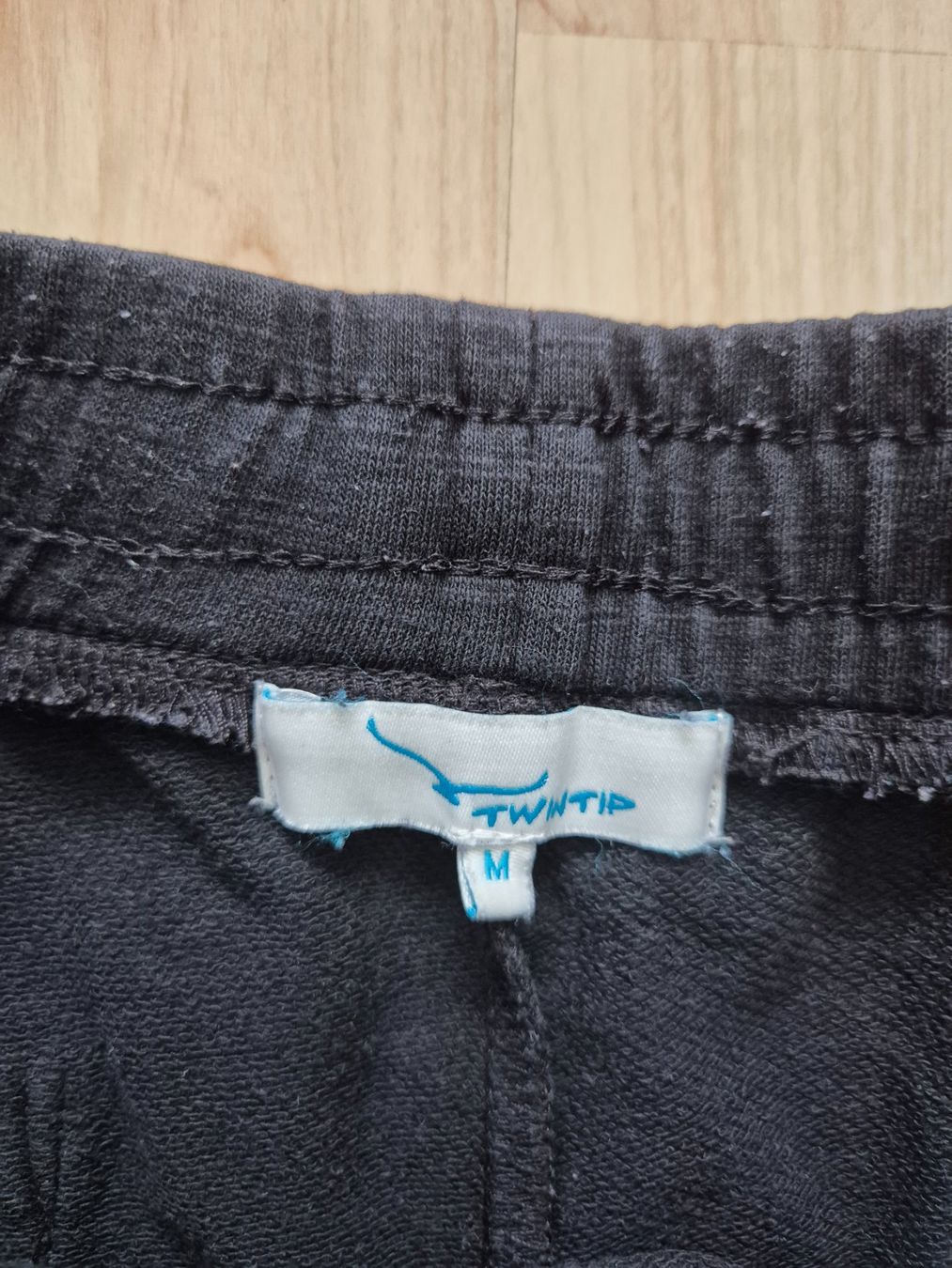 Pantaloni: kurze schwarze Hose – Usato da Bonaduz venduto da lau_kn5v 1