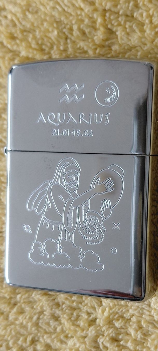 Accendini: Zippo Aquarius Sternzeichen NEU .. in OVP – Nuovo e nell'imballaggio originale da Gipf-Oberfrick venduto da Bicholino