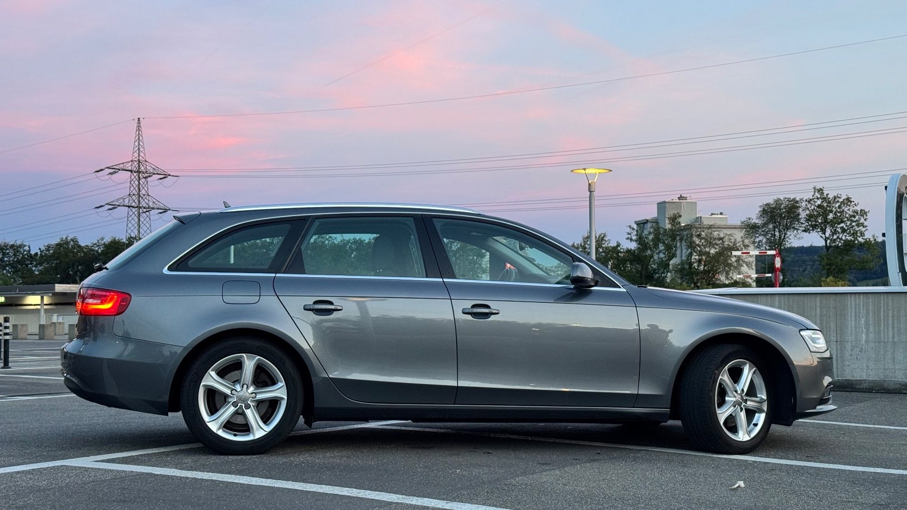 Audi Automobili: Audi A4 Avant grau, 2.0 TDI Multitronic Ambiente – Usato da Zürich venduto da fotopixel 6