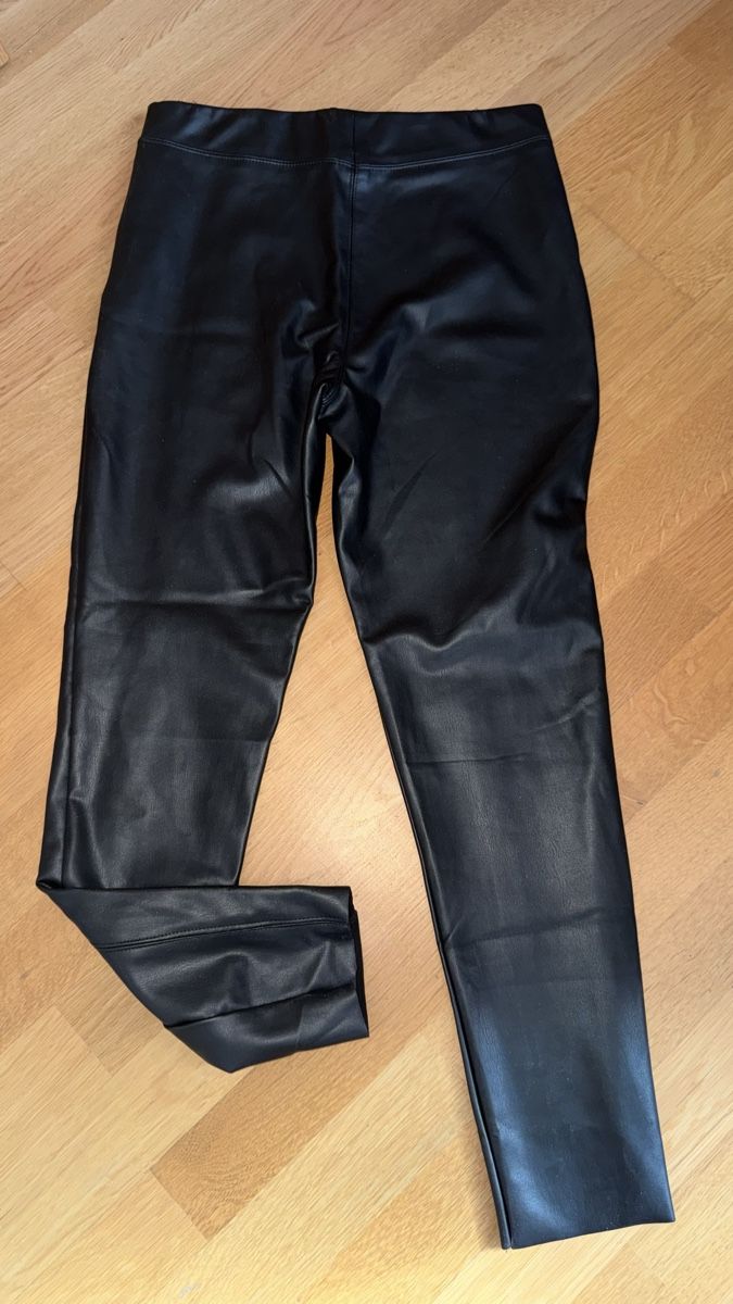 Pantalons: Kunstlederhose, M  – D'occasion à Gümligen par morticiaaddams 1