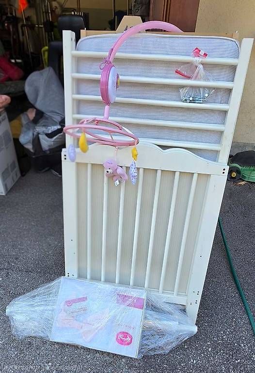 Kleiderpakete & -sets: Pack bébé fille complet avec trio Chicco – Gebraucht aus Montbovon von iac_x7tm 1