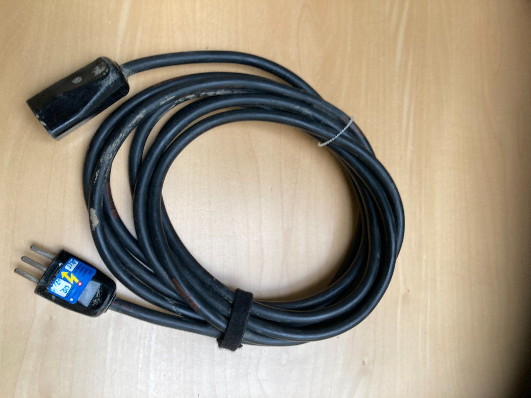 Cavi: Verlängerungskabel, CH-Stecker Typ 13, Schwarz, – Usato da Cham venduto da WB2223 4