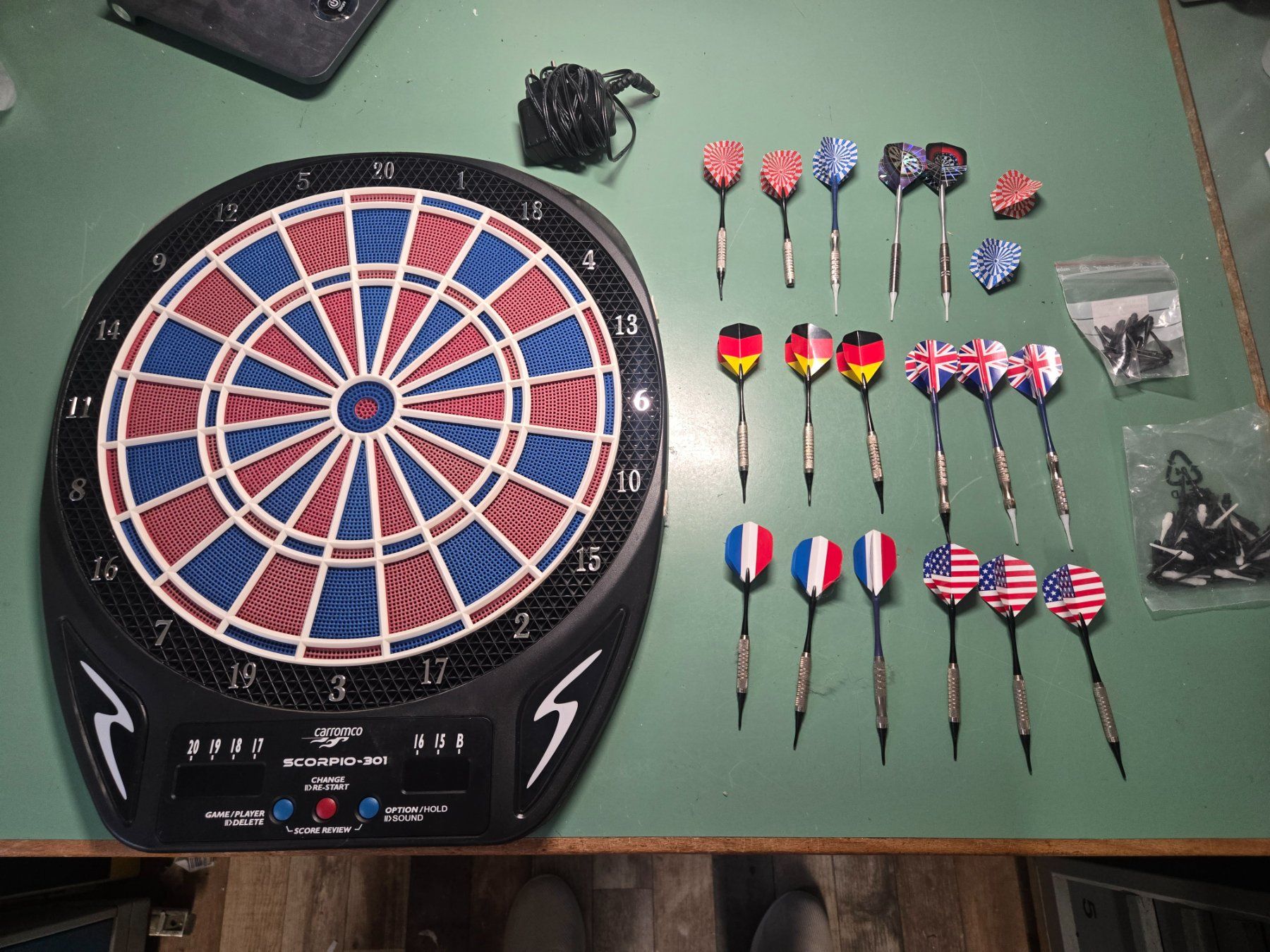 Jeux de fléchettes: Jeu de fléchettes électroniques avec flèchettes + embouts – D'occasion à Crémines par Blakedrake