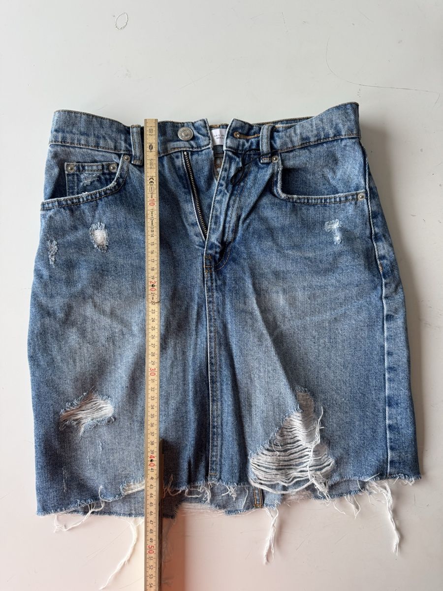 Zara Gonne: Zara Denim Mini Skirt - Ripped & Distressed  – Nuovo (secondo la descrizione) da Zürich venduto da forestF4iry 1