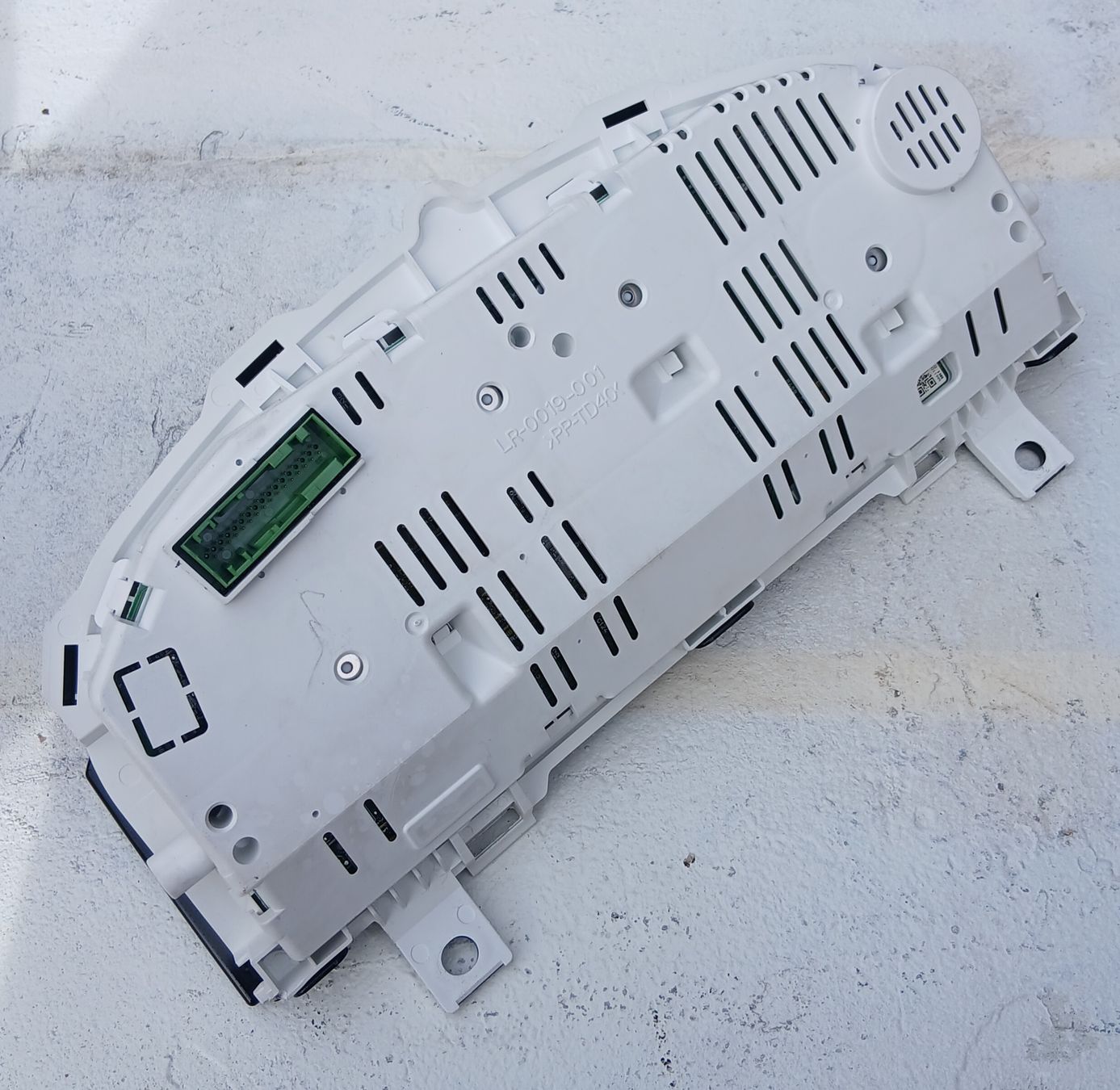 Land Rover Tutti pezzi di ricambio auto: Compteur Range Rover L320 TDV8  – Usato da la heutte venduto da Auto-stock 1
