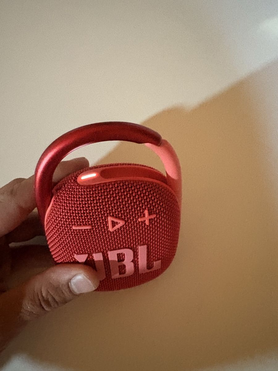 JBL Lautsprecher: JBL Clip 4 rot – Gebraucht aus Kirchberg BE von Tim_187 1