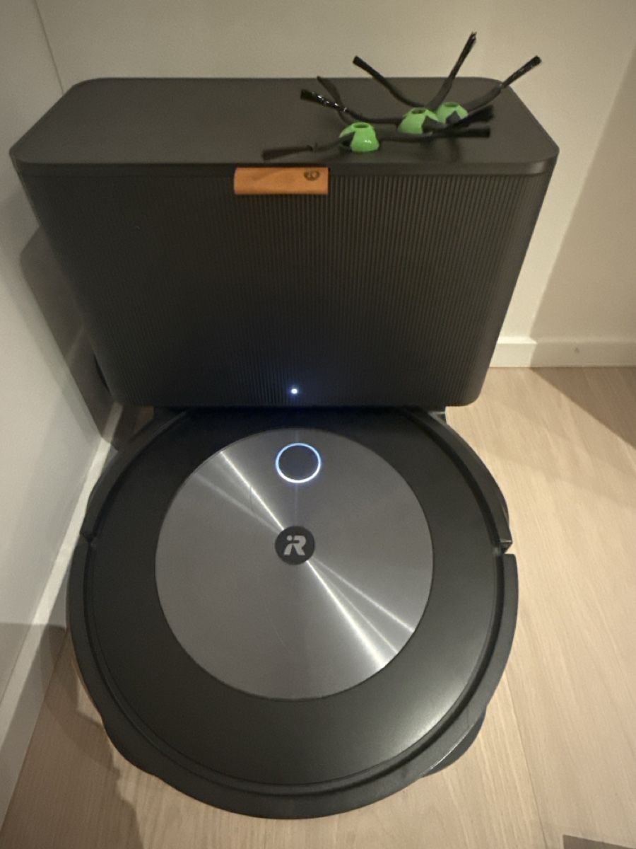 Irobot Aspirapolveri & Accessori: iRobot Roomba J7+ Robot Vacuum with Clean Base – Usato da Oberägeri venduto da sel_br7m