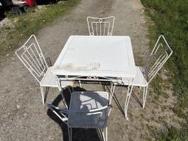 Gartentisch mit Stühlen