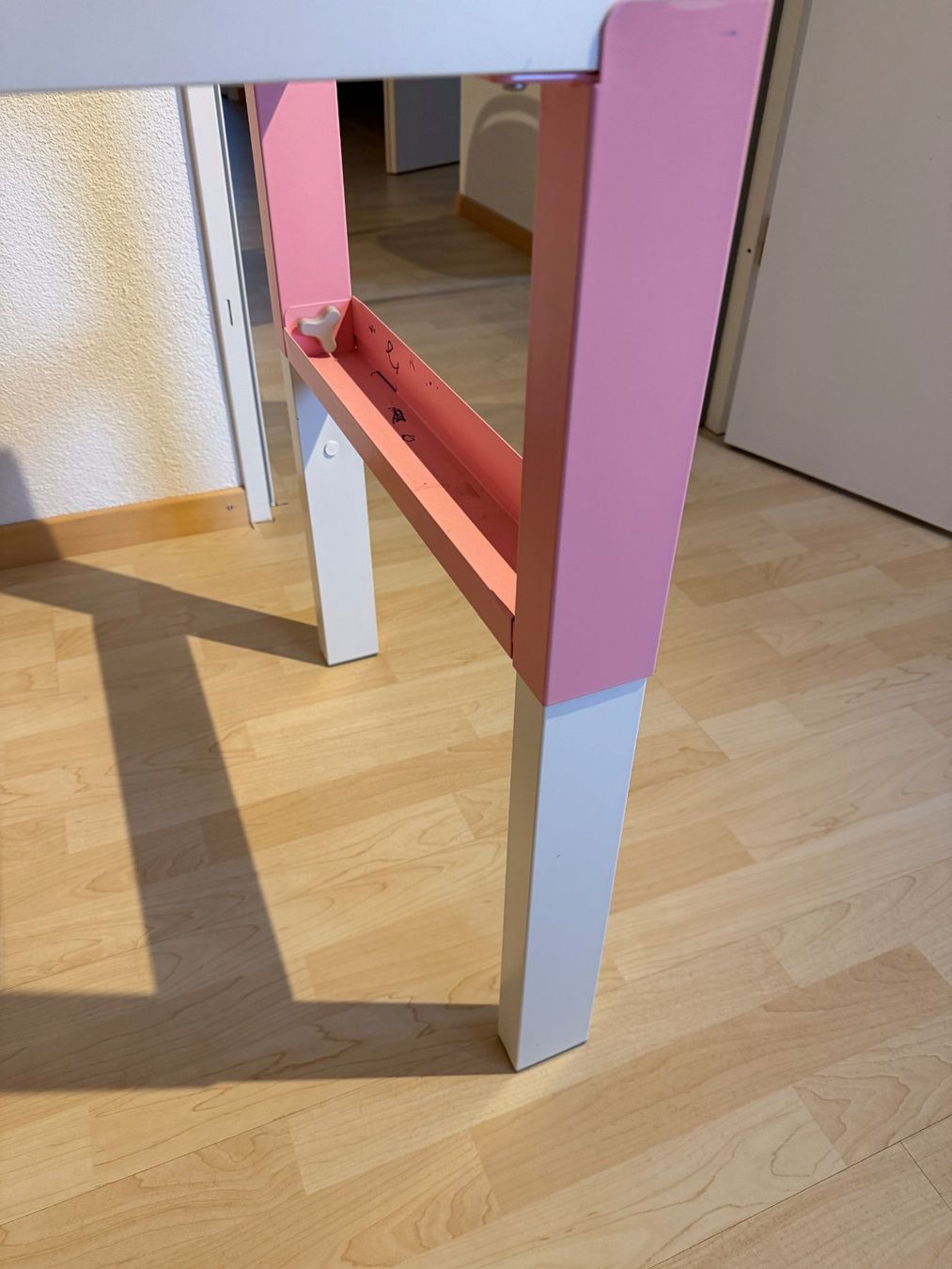 Ikea Altri mobili: Verstellbare Kindertischgestell von IKEA – Usato da Gebenstorf venduto da doomedsardines 3