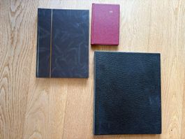 2 Albums de timbres et 1 classeur pour enveloppes