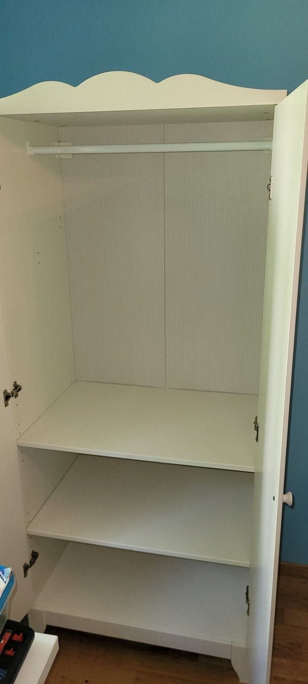 Weisser IKEA Hensvik Kinderkleiderschrank, guter Zustand (Gebraucht) in Zürich für CHF 69 – nur Abholung auf Ricardo kaufen