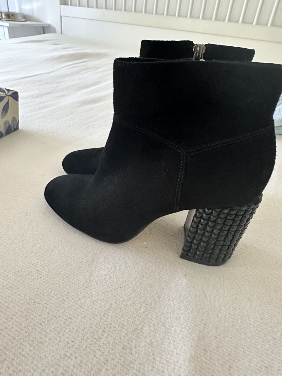 Michael Kors Scarpe da donna: Bottines Michael Kors T 35.5 en daim noir. – Usato da Versoix venduto da sne_zx2d