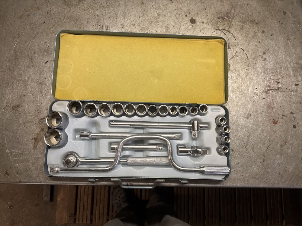 Tous les outils: Neuwertiger Ratschensatz, Steckschlüsselsatz – Neuf (Voir description) à Rickenbach LU par Trixis65